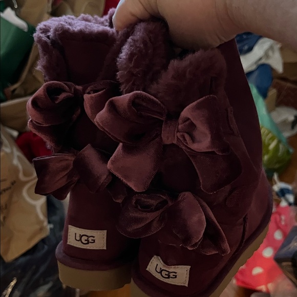 UGG Women's Ankle Boots in Burgundy 9 no box - Picture 3 of 4